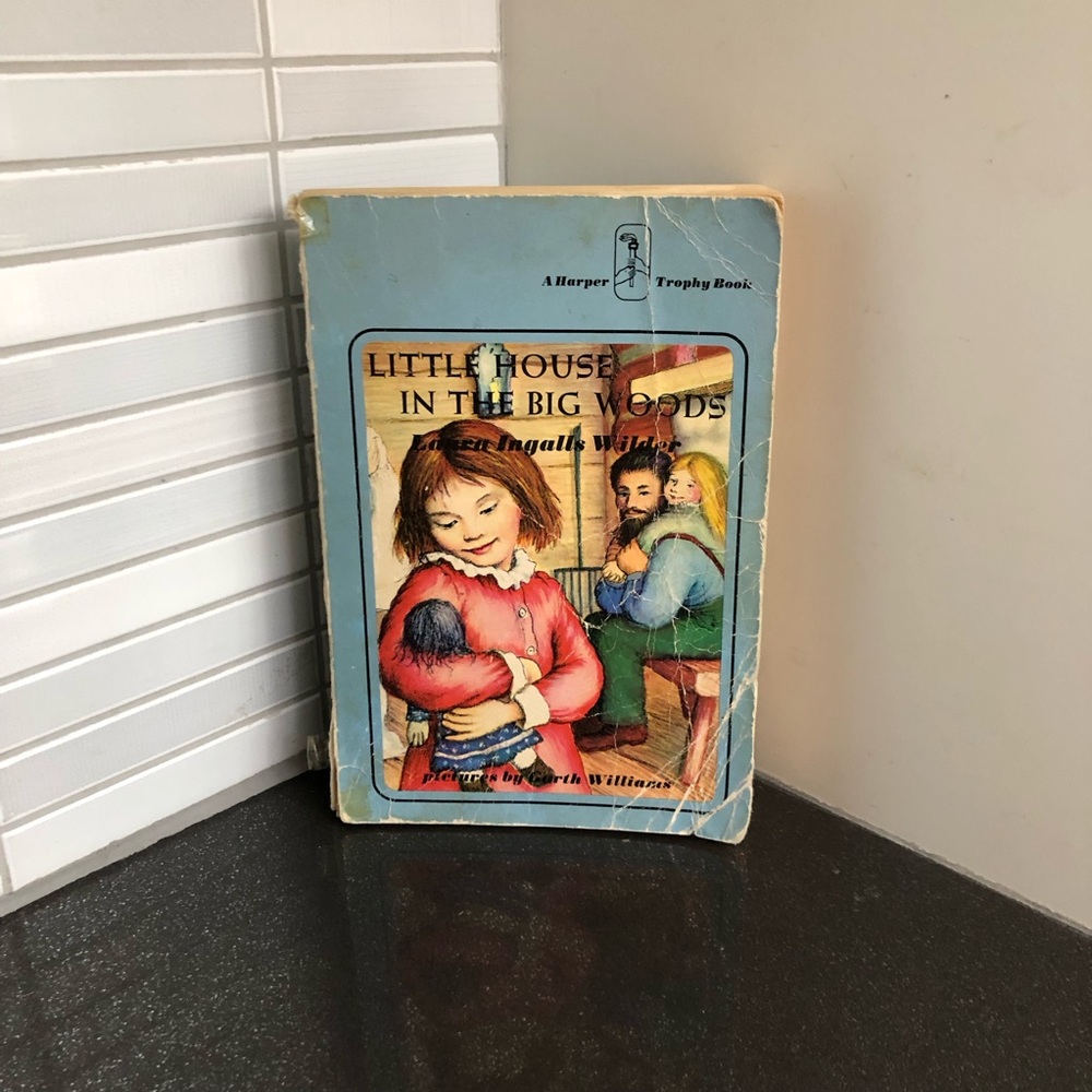 Vintage 1971 Little House in the Big Woods paperback
